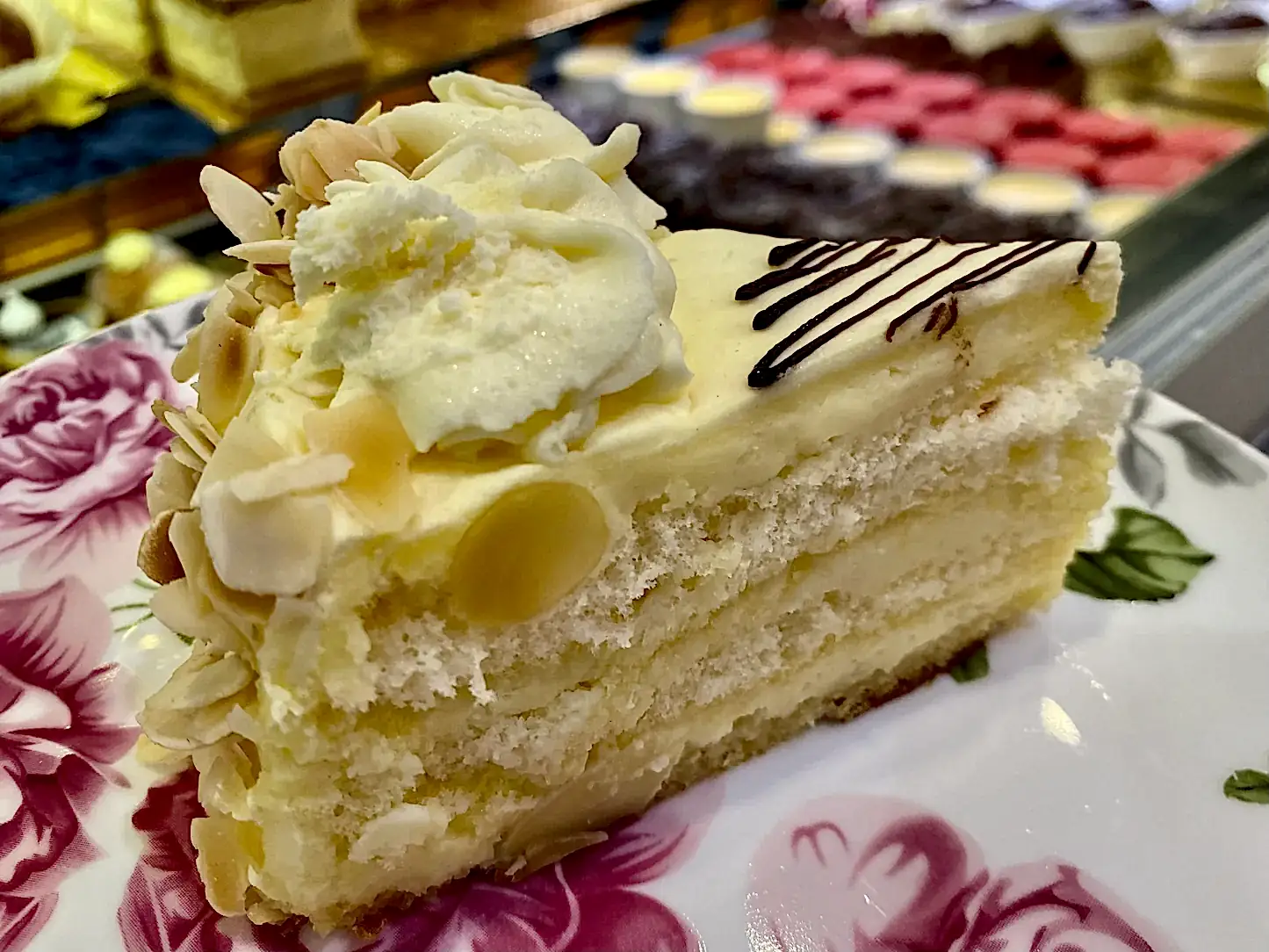 Eggless Vanilla Sponge Cake